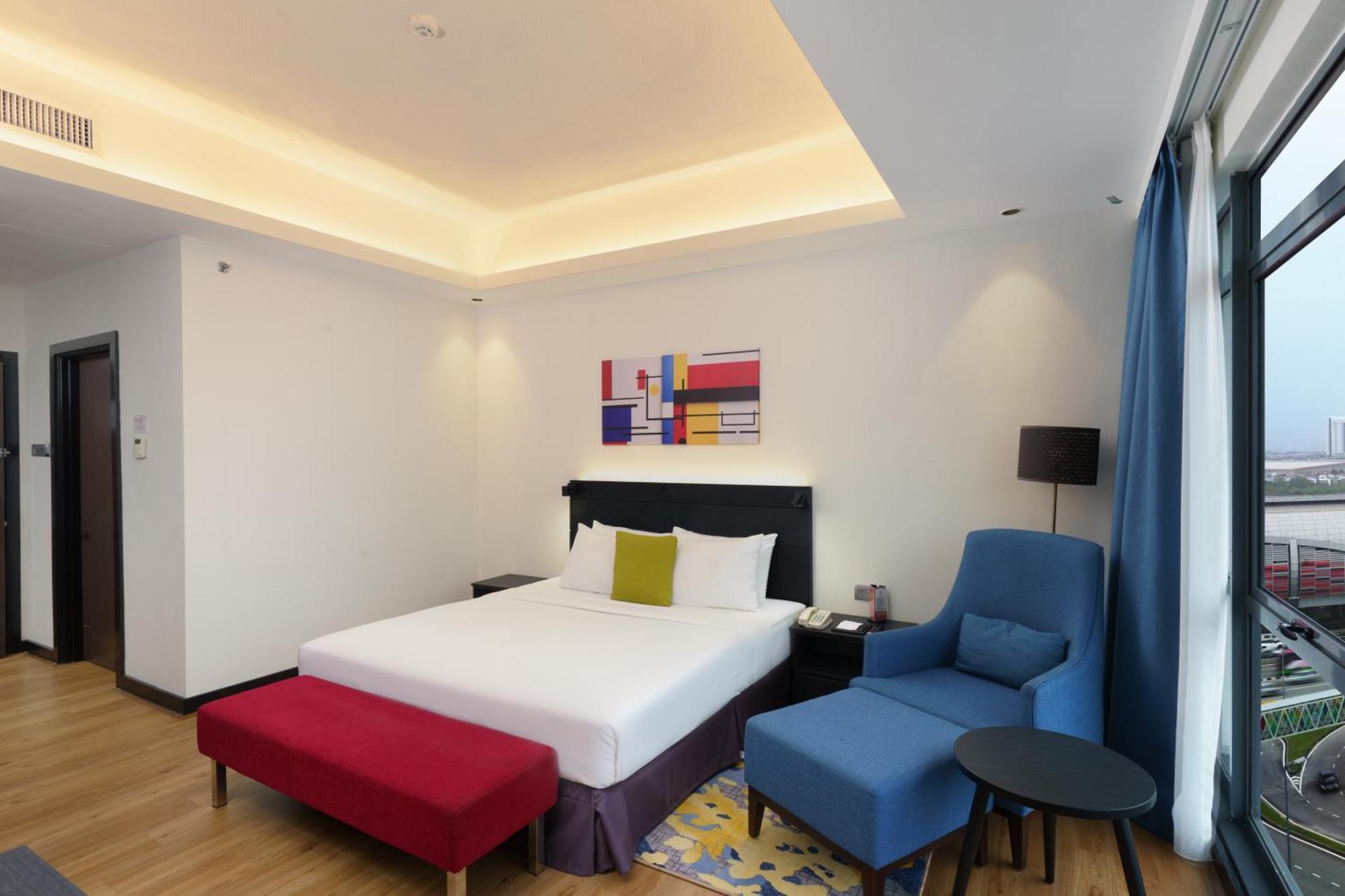 Bespoke Hotel Puchong Exterior photo